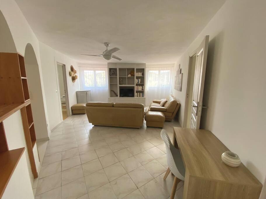 A Louer Haut De Villa 4 Pieces A Sainte-Maxime Golfe De St-Tropez Exterior photo
